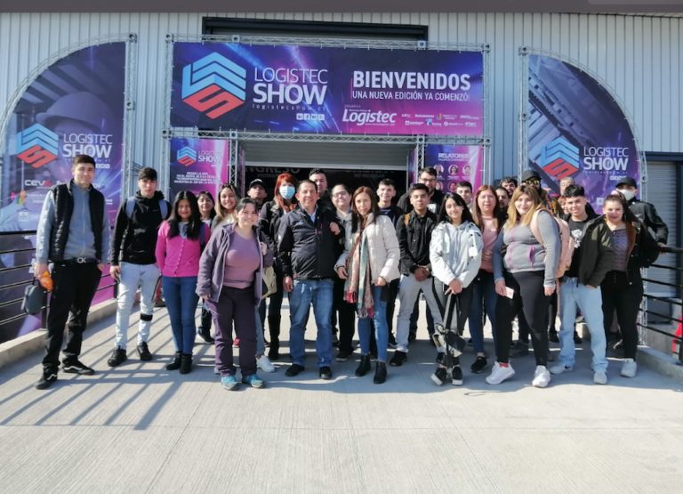 Participación de estudiantes de carreras de Logística y Comercio Exterior en Logistec Show 2022